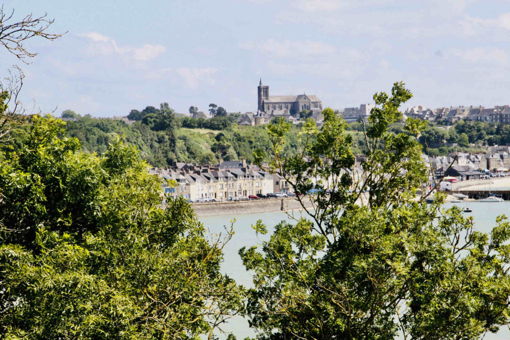 vue sur cancale en bretagne