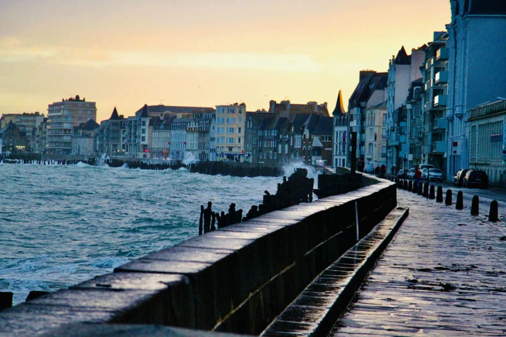 grandes marées sur le sillon à saint-malo