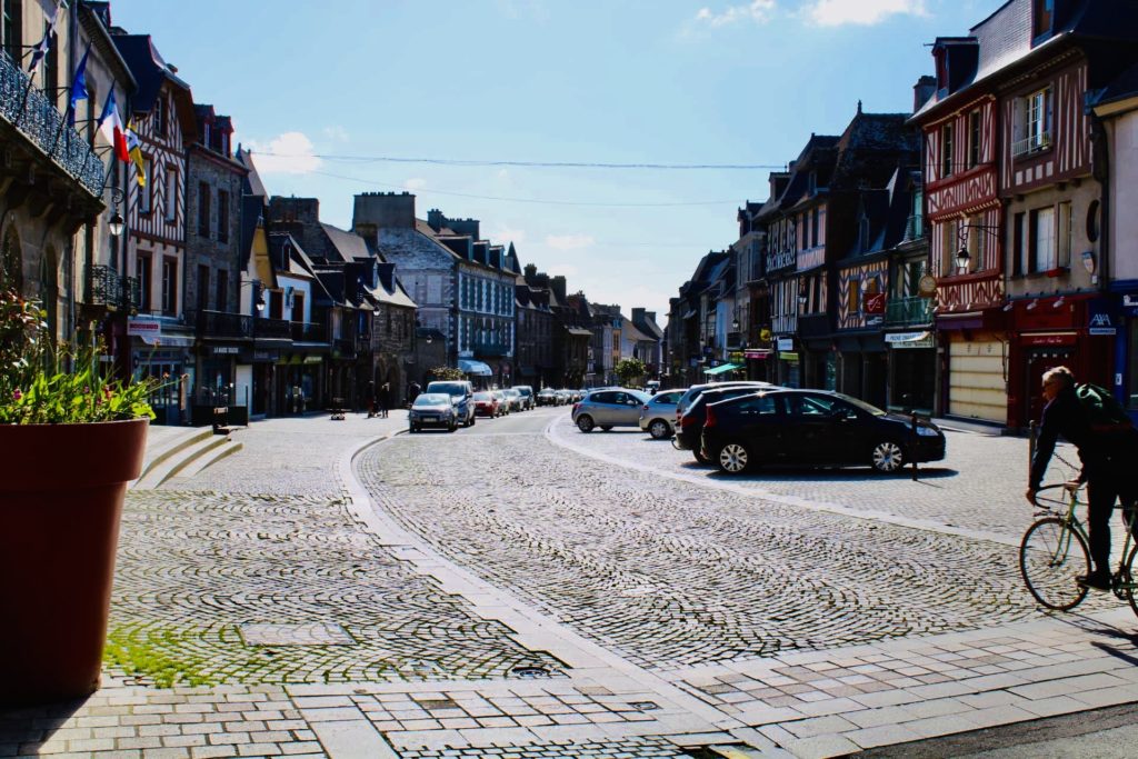 rue principale de dol de bretagne